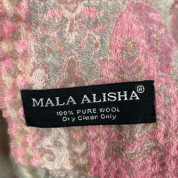 Mala Alisha Pink Cream Paisley Batik Print 100% Pure Wool Scarf with Gray Fringe - Picture 4 of 5